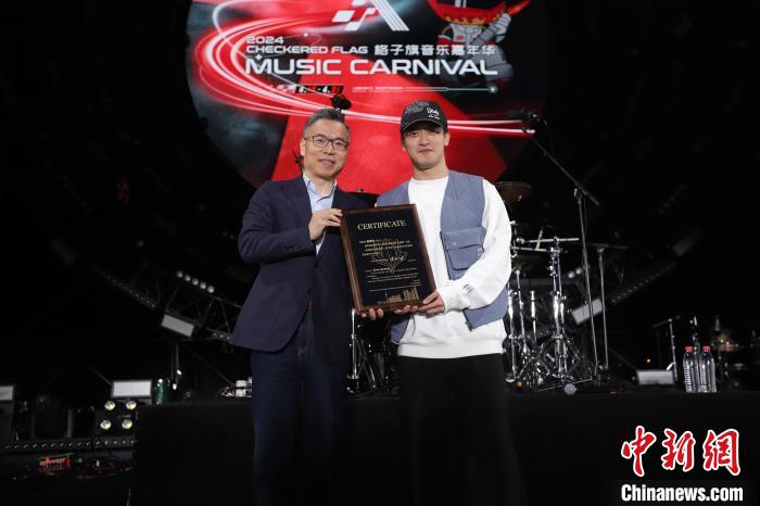 周冠宇获任上海国际旅游形象公益推广人，借F