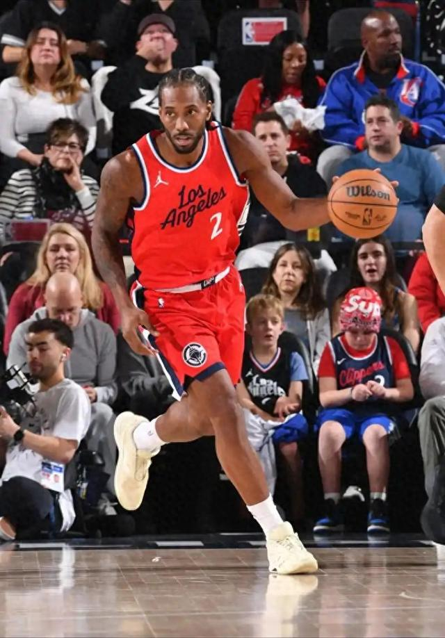 伦纳德单核带队夺冠：近20年唯一孤胆英雄