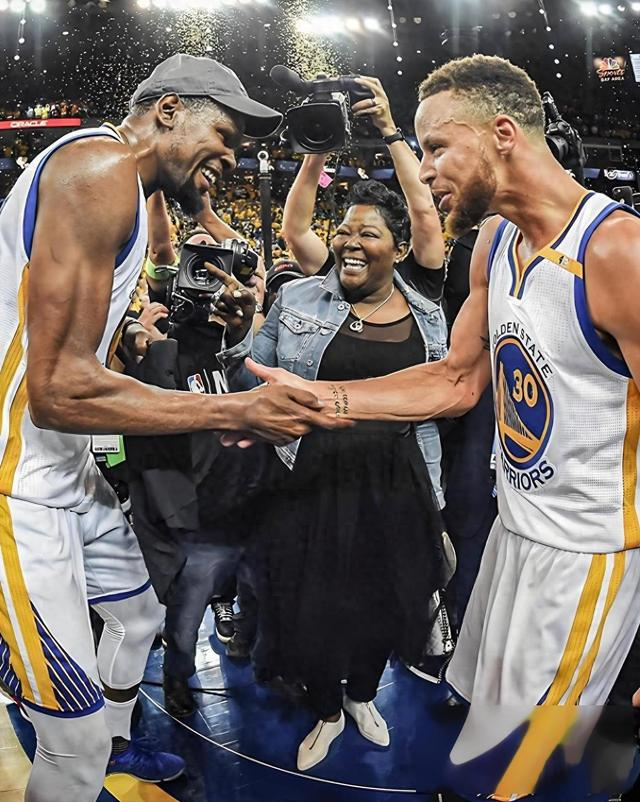 伦纳德单核带队夺冠：近20年唯一孤胆英雄