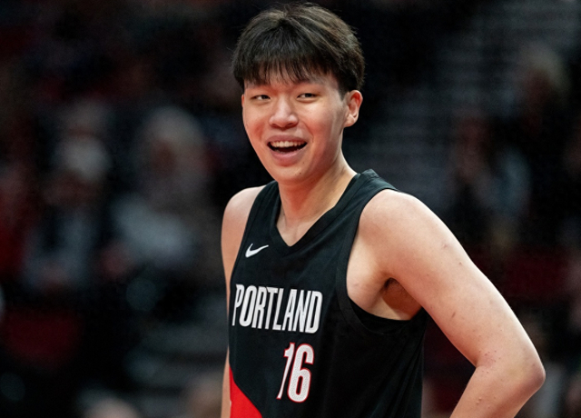 杨瀚森新秀赛季表现平平 姚明创历史单场30分纪