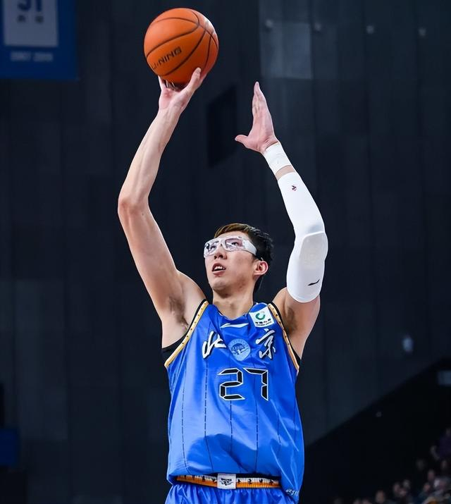 杨瀚森新秀赛季表现平平 姚明创历史单场30分纪