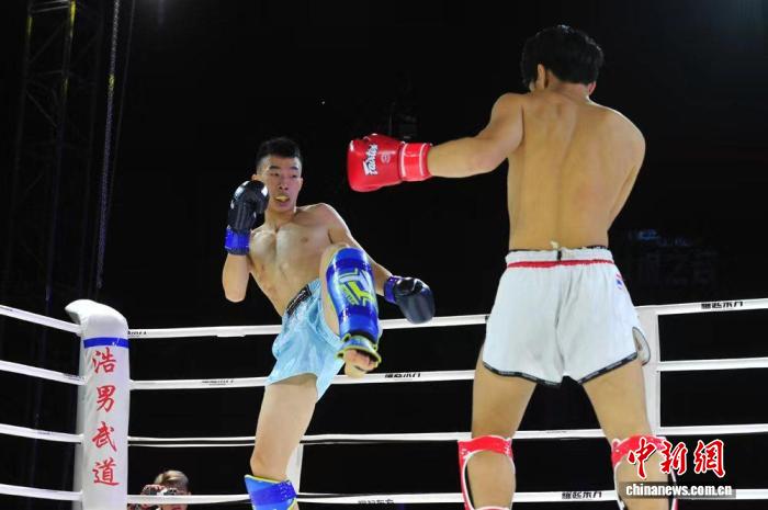 长春青少年职业格斗赛开赛 青少年选手竞技风采